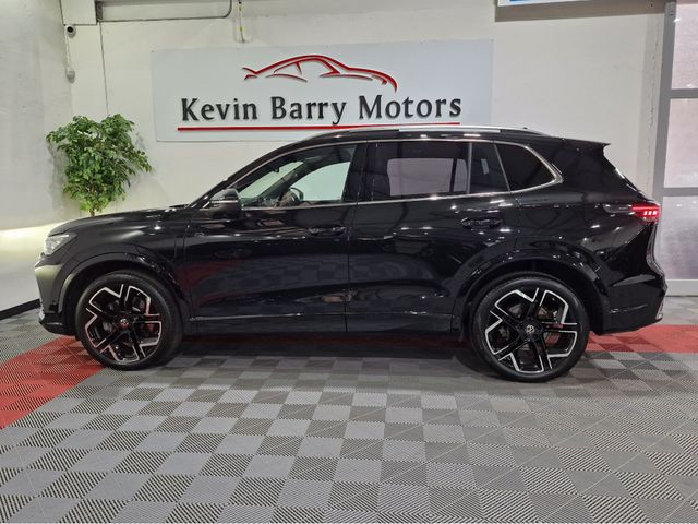 Image for 2025 Volkswagen Tiguan R-LINE (PAN ROOF) PHEV 272BHP AUTOMATIC **ONE OWNER / ADAPTIVE CRUISE CONTROL / BLIND SPOT ASSIST / HEATED & MASSAGE FRONT SEATS / HEATED STEERING WHEEL / IQ HD MATRIX HEADLIGHTS / WIRELESS CHARGING**