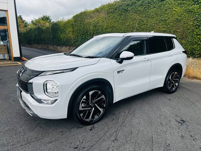 Image for 2022 Mitsubishi Outlander 2.4 HYBRID 7 SEATER SUN ROOF