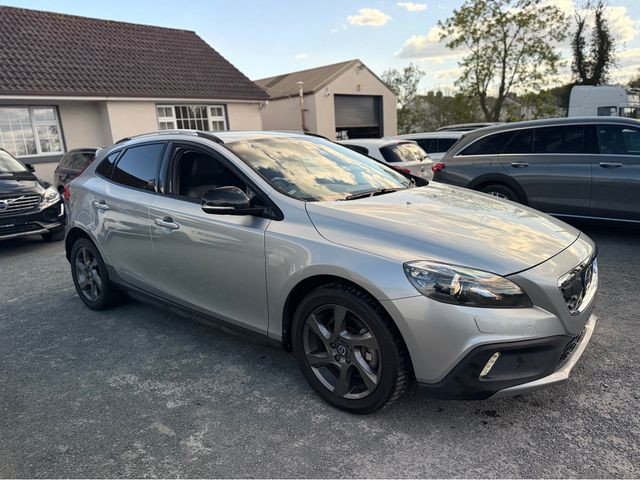Image for 2016 Volvo V40 2.0 D4 CROSS COUNTRY SE LUXURY DIESEL 190 BHP AUTOMATIC // FULL LEATHER ELECTRIC SEATS // REVERSING CAMERA // CRUISE CONTROL // LANE ASSIST // FULL HARMAN KARDON SURROUND SOUND SYSTEM // TOP SPEC