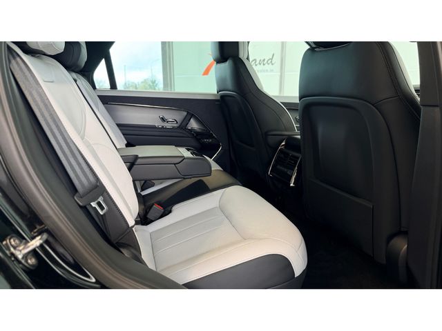 Image for 2025 Land Rover Range Rover DYNAMIQUE SE DYNAMICS*LIGHT CLOUD INTERIOR*