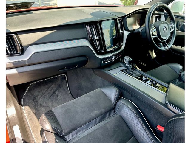 Image for 2018 Volvo XC60 R-DESIGN D4 AWD 5DR AUTO 2.0 R-DSGN 190HP A