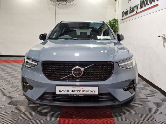 Image for 2023 Volvo XC40 T4 PLUS DARK RECHARGE AUTOMATIC **ONE OWNER / APPLE CARPLAY / CRUISE CONTROL / ELECTRIC BOOTLID / HEATED FRONT & REAR SEATS / HEATED STEERING WHEEL / 360 DEGREE CAMERA / WIRELESS PHONE CHARGING**