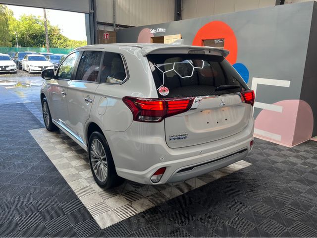 Image for 2020 Mitsubishi Outlander OUTLANDER 2.4 HYBRID / 63k KMs / HEATED SEATS + WHEEL / REVERSE CAMERA , ADAPTIVE CRUISE & MORE