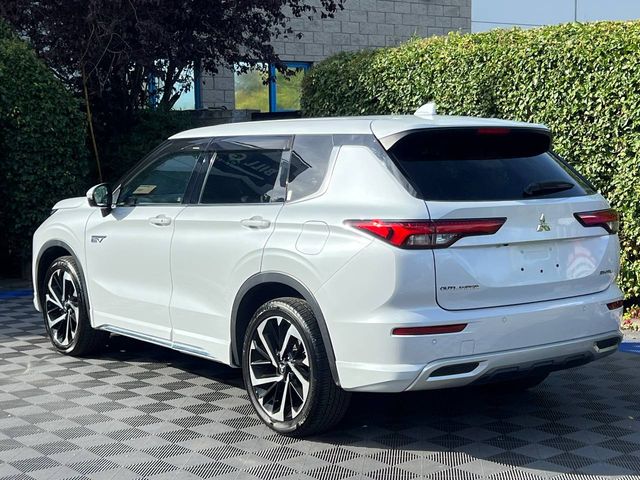 Image for 2022 Mitsubishi Outlander 7-SEATER 2.4 HYBRID AUTO // BOSE SOUND SYSTEM // DIAMOND CUT ALLOYS // APPLE CARPLAY/ANDROID AUTO