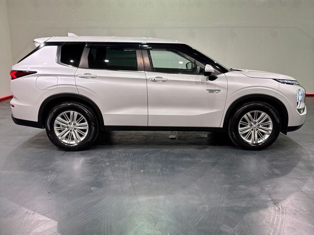 Image for 2022 Mitsubishi Outlander 2.4L PETROL PLUG-IN HYBRID AUTOMATIC - CRUISE CONTROL - HEATED SEATS - REVERSE CAMERA/360 CAMERA