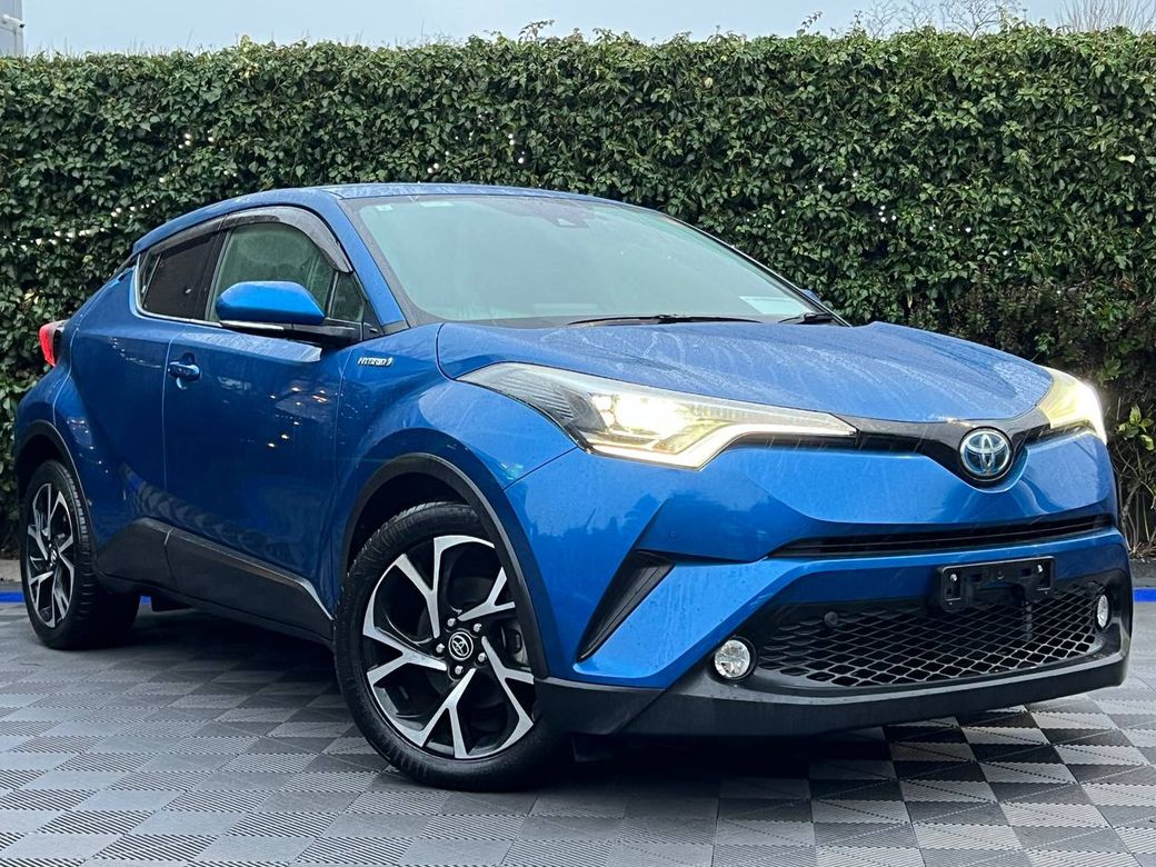 Image for 2017 Toyota C-HR 1.8 HYBRID/ HALF LEATHER HEATED SEATS // DIAMOND CUT ALLOYS// FULL SERVICE HISTORY /