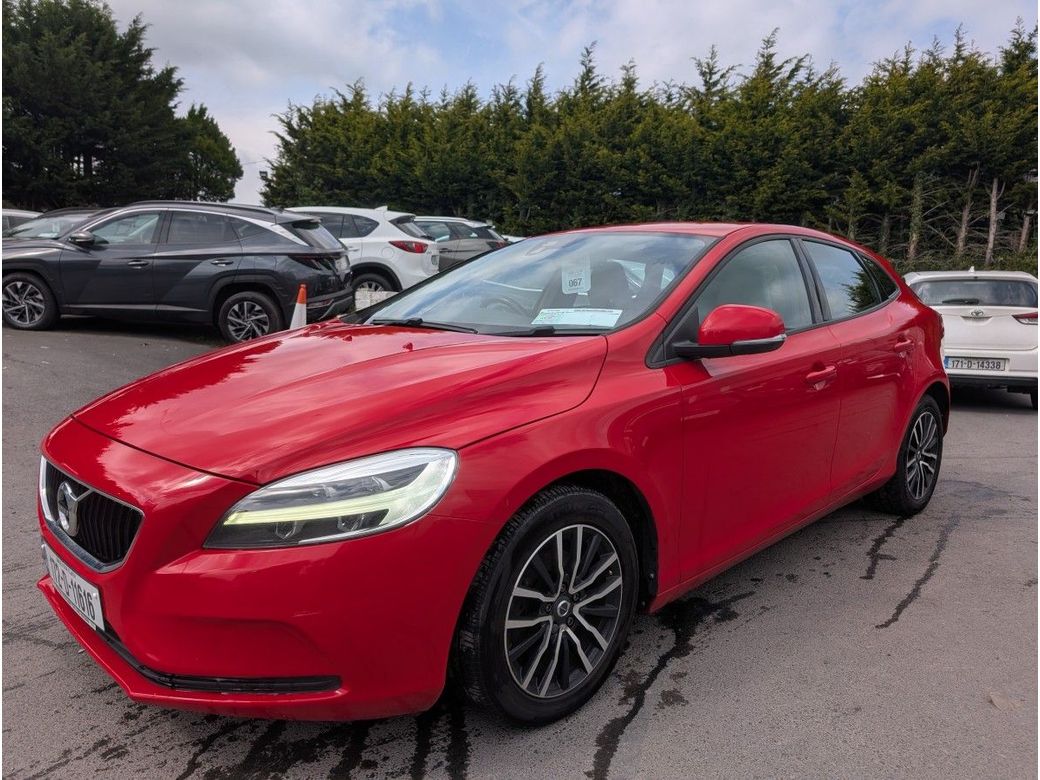 Image for 2017 Volvo V40 D2 (120hp) Momentum Edition
