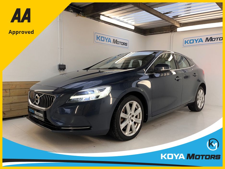 Image for 2017 Volvo V40 D4 2.0 INSCRIPTION PRO DIESEL AUTOMATIC // FULL ELECTRIC HEATED LEATHER // NORDIC LIGHT OAK INLAYS // FACELIFT MODEL // HARMON KARDON PRO // IMMACULATE EXAMPLE
