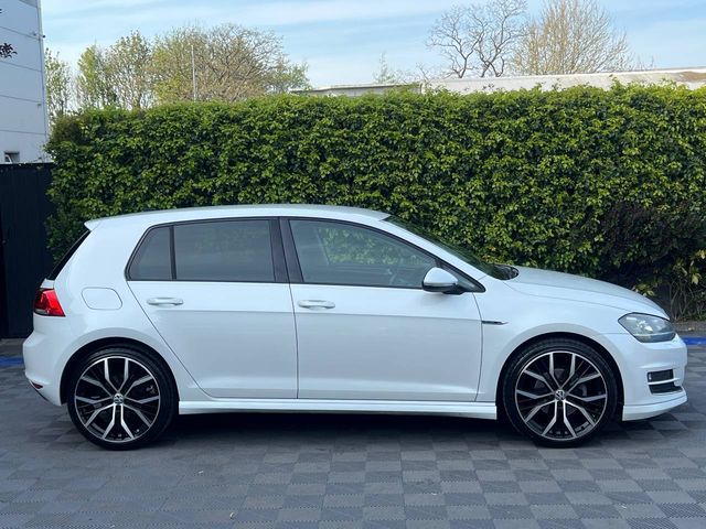 Image for 2015 Volkswagen Golf R-LINE PACK 1.2 TSI // NEW 19" DIAMOND CUT ALLOYS // REVERSE CAMERA // DUAL ZONE CLIMATE CONTROL