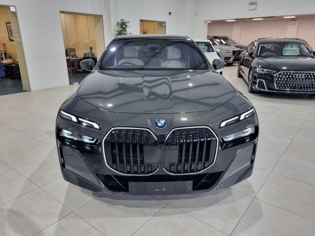 Image for 2025 BMW 7 Series STUNNING COLOUR COMBO