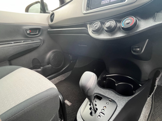 Image for 2013 Toyota Yaris 1.0 VVT-I AUTOMATIC // REVERSE CAMERA // AIR CONDITIONING // BLUETOOTH // FINANCE THIS CAR FROM ONLY €53 PER WEEK