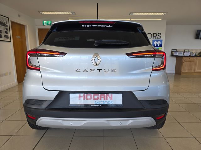 Image for 2024 Renault Captur Evolution Petrol New Model