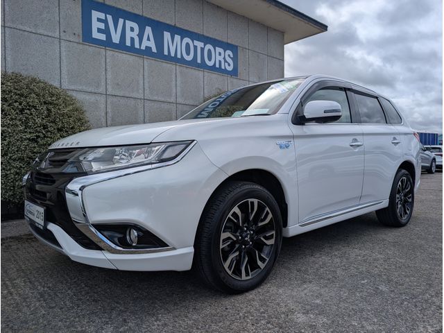 Image for 2015 Mitsubishi Outlander G PREMIUM 4WD HYBRID PHEV AUTOMATIC //HIGH SPEC//FULL LEATHER HEATED SEATS//HEATED STEERING WHEEL//REVERSE CAMERA//ROCKFORD SOUND SYSTEM//KEYLESS ENTRY//