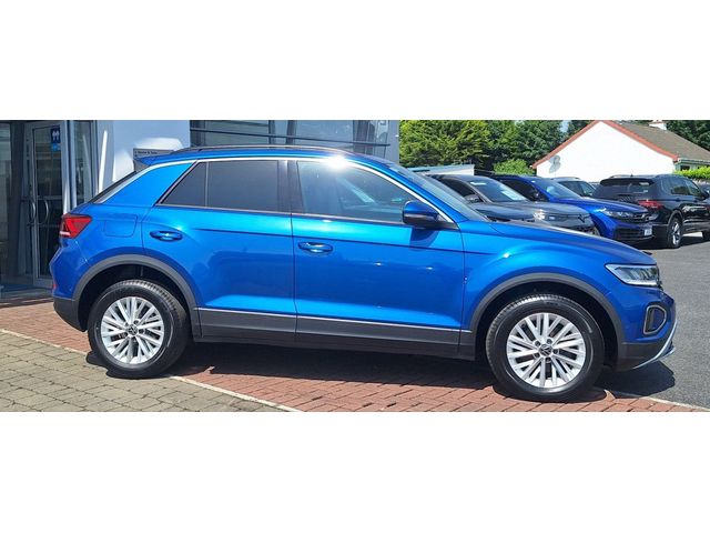 Image for 2024 Volkswagen T-Roc LIFE 2.0 TDI M6F 116HP **WINTER PACK, REAR VIEW CAMERA, APP CONNECT**