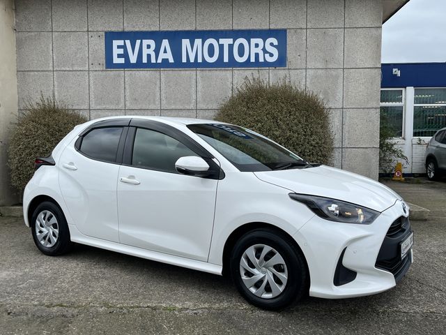 Image for 2020 Toyota Yaris X HYBRID AUTOMAITC 1.5 PETROL //LOW MILES//360 PARKING CAMERAS//BLIND SPOT WARNING//KEYLESS ENTRY//ADAPTIVE CRUISE CONTROL//