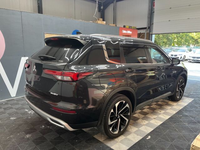 Image for 2022 Mitsubishi Outlander 2022 MITSUBISHI OUTLANDER PHEV P 2.4 AUTOMATIC / CRUISE CONTROL / PARKING CAMERA / ELECTRIC MEMORY & HEATED SEATS / PADDLE SHIFTERS / PANORAMIC SUNROOF / HEATED STEERING WHEEL / 7 SEATS OPTION
