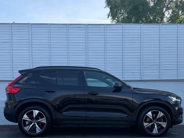Image for 2022 Volvo XC40 R-DESIGN T4 RECHARGE AUTO / ONE OWNER / 19" ALLOYS / HALF-LEATHER / NAV / PARK ASSIST / FULL HISTORY / *FINANCE PACKAGES AVAILABLE*