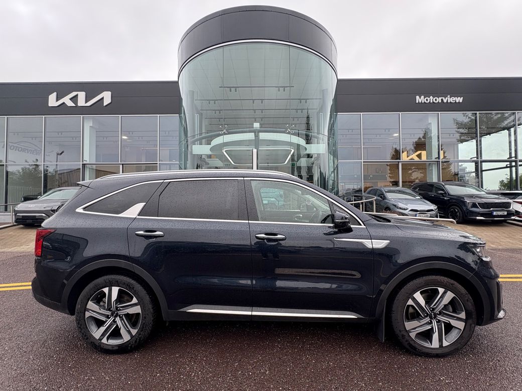 Image for 2024 Kia Sorento K4 2.2D 5 Dual Zone Climate Control, Electric Mirrors, Electric Seats, Reversing Camera, Leather Upholstery, Fog Lamps 2 years aa membership 6 year warranty