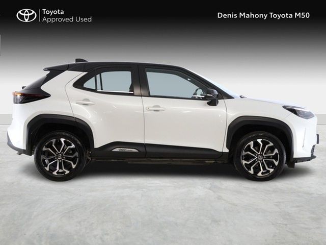 Image for 2024 Toyota Yaris Cross Luna Sport Hybrid Bi-Tone