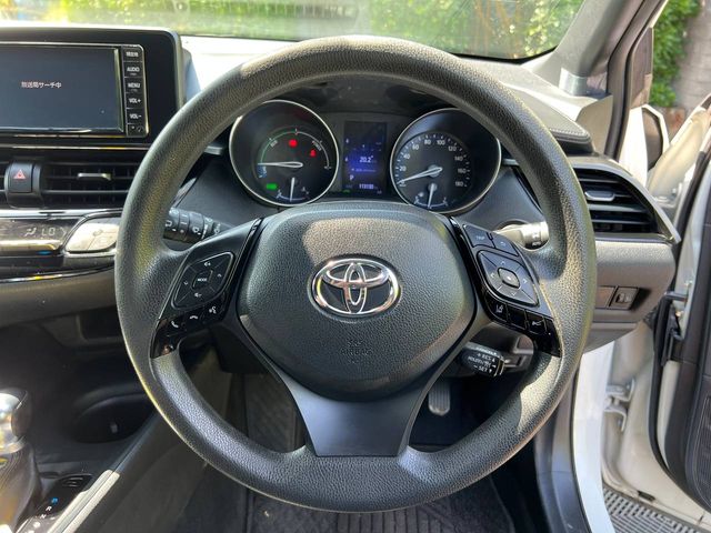 Image for 2019 Toyota C-HR 1.8 HYBRID AUTO // REVERSE CAMERA // ADAPTIVE CRUISE CONTROL // 17" ALLOYS 