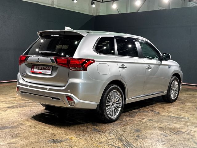 Image for 2021 Mitsubishi Outlander PHEV 2.4L AUTOMATIC TWIN MOTOR 4WD - REVERSE CAMERA - HALF BLACK LEATHER UPHOLSTERY