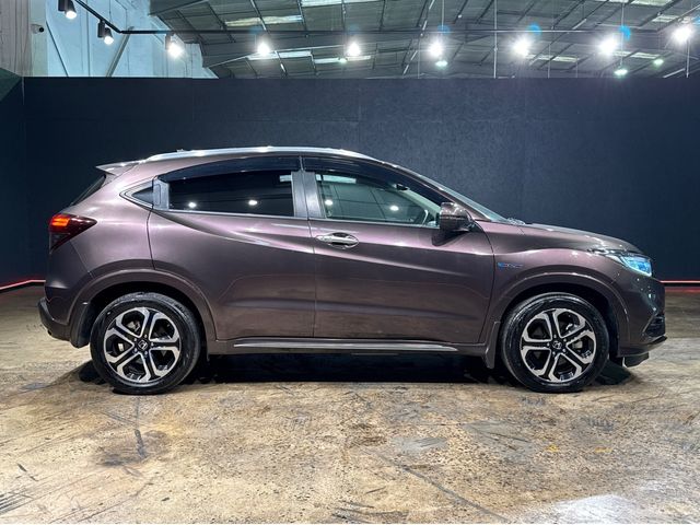 Image for 2018 Honda Vezel 1.5 HYBRID AUTOMATIC - BLACK HALF LEATHER SEATS - 17'' FACTORY ALLOYS - HEATED SEATS