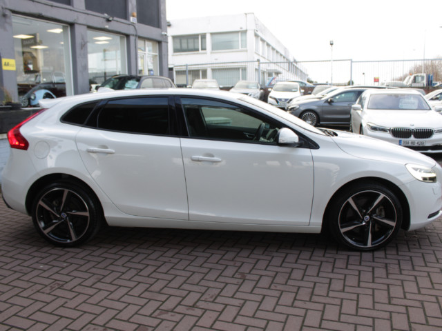 Image for 2016 Volvo V40 2.0D4 SPORT 5DR HATCHBACK AUTO HUGE SPEC // 1 OWNER CAR // AS NEW CONDITION THROUGHOUT // BUY WITH CONFIDENCE AA AND SIMI APPROVED DEALER 2025 // FINANCE ARRANGED //