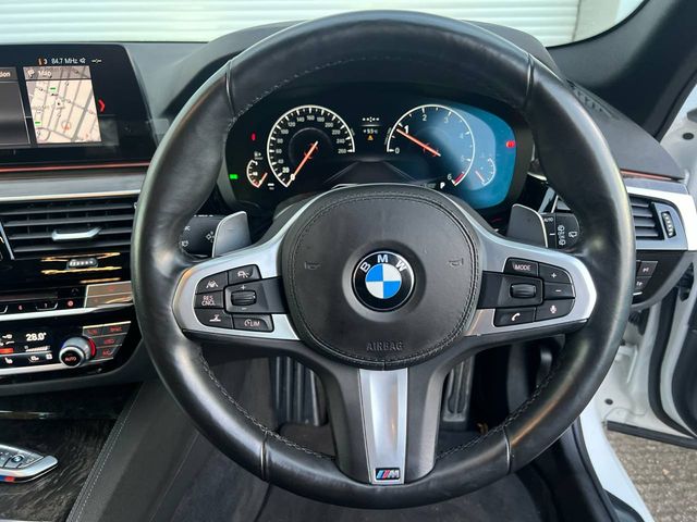 Image for 2018 BMW 5 Series 523d M-SPORT COMPETITION TOURING 2.0 D // NEW M5 ALLOYS // LEATHER M-SPORT HEATED POWERED SEATS // HEADS-UP DISPLAY