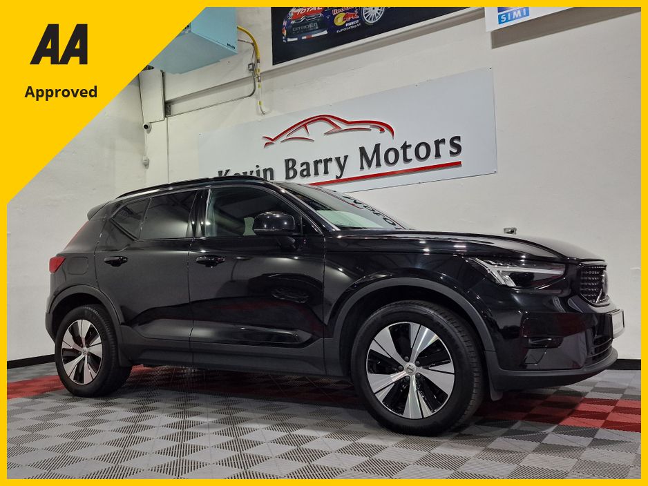 Image for 2022 Volvo XC40 T4 PLUS DARK RECHARGE AUTOMATIC **ONE OWNER / APPLE CARPLAY / BLIND SPOT ASSIST / ELECTRIC BOOTLID / HEATED FRONT & REAR SEATS / HEATED STEERING WHEEL / REVERSE CAMERA / WIRELESS PHONE CHARGING**