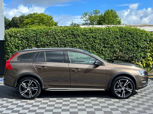 Image for 2017 Volvo V60 CROSSCOUNTRY 2.0 D AUTO // FULL SERVICE HISTORY // OPENING SUNROOF // LEATHER POWERED & HEATED SEATS 