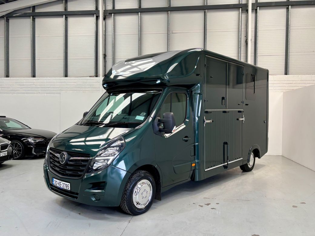Image for 2021 Vauxhall Movano Horsebox 