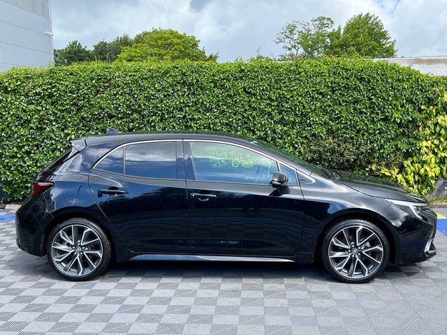 Image for 2025 Toyota Corolla GZ SPORT 1.8 HYBRID AUTO // VERY LOW MILEAGE // REVERSE CAMERA // DIGITAL CLUSTER
