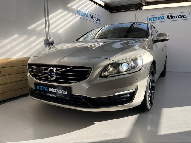 Image for 2016 Volvo S60 2.0 D4 SE LUXURY PLUS DIESEL AUTOMATIC // MASSIVE SPEC // FULL HEATED LEATHER // REVERSING CAMERA // CRUISE CONTROL // LANE ASSIST // COLLISION WARNING SYSTEM // UPGRADED SPORT ALLOYS