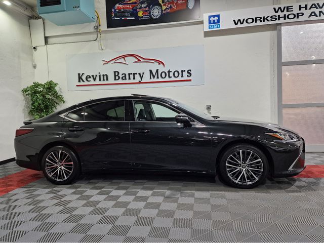 Image for 2023 Lexus ES 300h 2.5 HYBRID PREMIUM EDITION AUTOMATIC **ONE OWNER / ACTIVE RADAR CRUISE CONTROL / BLIND SPOT ASSIST / ELECTRIC SUNROOF / FULL LEATHER / HEATED FRONT SEATS / REVERSE CAMERA / WIRELESS PHONE CHARGING**