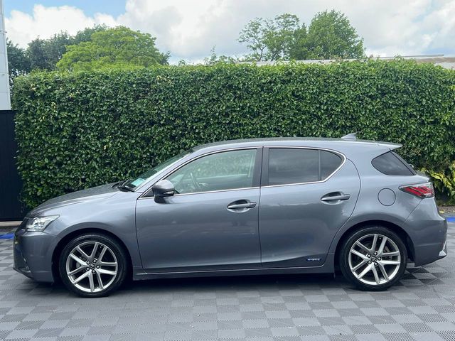 Image for 2017 Lexus CT 200h 1.8 HYBRID AUTO // LEATHER/SUEDE POWERED & HEATED SEATS // 17" ALLOYS // REVERSE CAMERA