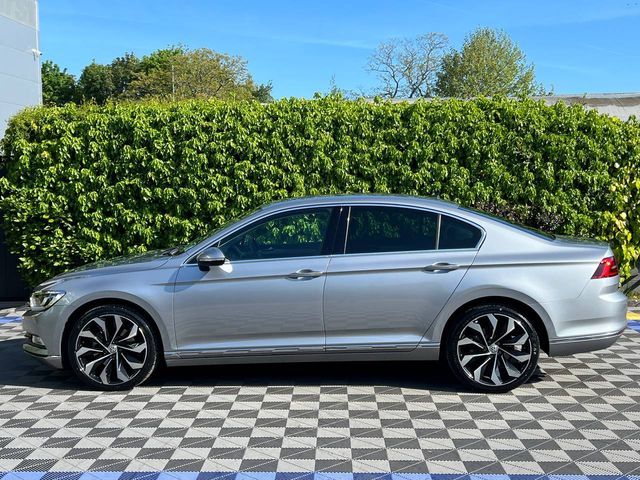 Image for 2019 Volkswagen Passat HIGHLINE R-LINE PACK 2.0 TDI AUTO // NEW 19" ALLOYS // LEATHER/ALCANTARA HEATED SEATS // REVERSE CAMERA
