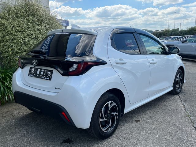 Image for 2024 Toyota Yaris G HYBRID AUTOMATIC 1.5 PETROL //REVERSE CAMERA//KEYLESS ENTRY//ADAPTIVE CRUISE CONTROL// 