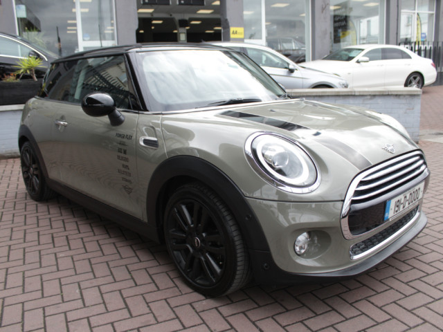 Image for 2019 Mini Cooper 1.5D COOPER BLACK EDITION 3DR HATCHBACK AUTO // FULL BLACK ROOF // STUNNING CAR // BUY WITH CONFIDENCE AA AND SIMI APPROVED DEALER 2026 // FINANCE ARRANGED // TRADE INS WELCOME // 