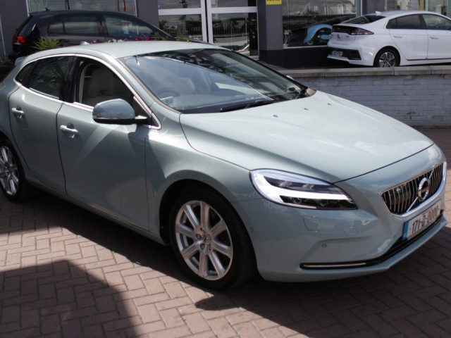 Image for 2017 Volvo V40 D4 INSCRIPTION 5DR HATCHBACK AUTOMATIC // WITH ONLY 94, 000 KM'S // BUY WITH CONFIDENCE AA AND SIMI APPROVED DEALER 2026 // FINANCE ARRANGED // ALL TRADE INS WELCOME //