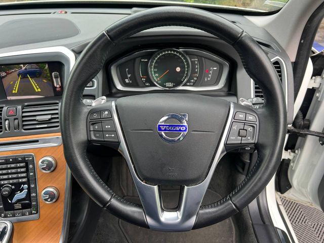 Image for 2017 Volvo XC60 D4 CLASSIC 2.0 D AUTO // OPENING PAN ROOF // LOW MILEAGE // LEATHER INTERIOR