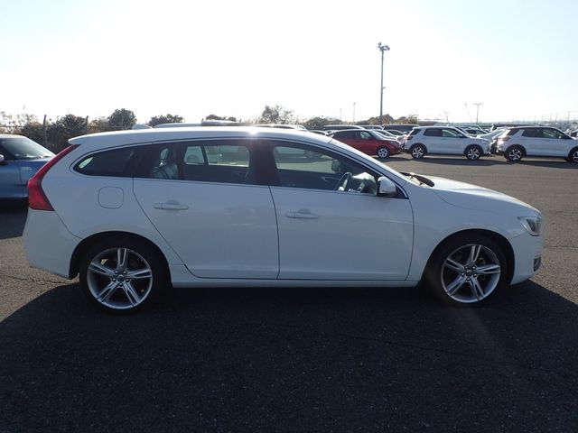 Image for 2018 Volvo V60 2.0 D4 SE LUXURY PLUS 190 BHP DIESEL AUTOMATIC // *PAN ROOF* // FULL HEATED LEATHER // REVERSING CAMERA // CRUISE CONTROL // LANE ASSIST // COLLISION WARNING SYSTEM // UPGRADED SPORT ALLOYS