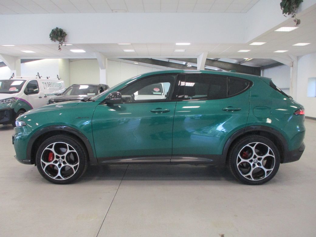 Image for 2023 Alfa Romeo Tonale Veloce 1.3 280 Phev Q4 AWD 5DR-280 BHP-AUTO-SPORT INTERIOR-LOW KM'S