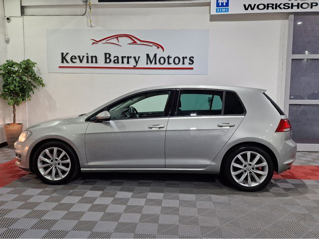 Image for 2013 Volkswagen Golf 1.6TDi HIGHLINE 105BHP 5 SPEED MANUAL **ORIGINAL IRISH CAR / VERY LOW MILEAGE / 17" ALLOY WHEELS / BLUETOOTH INTEGRATION / CRUISE CONTROL / TIMING BELT KIT DONE / FULL SERVICE RECORD**