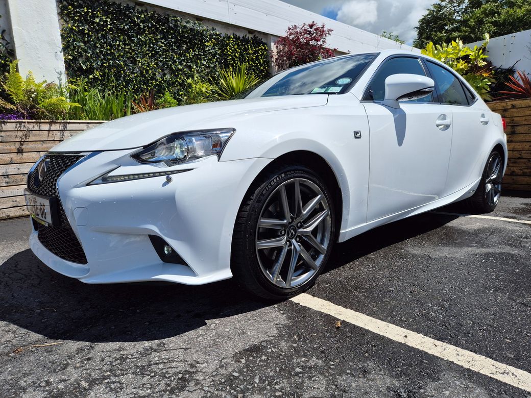 Image for 2015 Lexus IS 300h 2.5 HYBRID / F-SPORT / TOP SPEC / LOW MILEAGE / TAX €190 (152 REG)