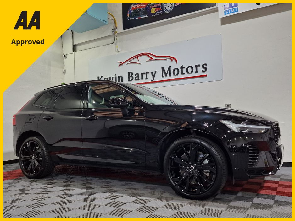 Image for 2024 Volvo XC60 T6 RECHARGE BLACK EDITION PLUS AWD AUTOMATIC **ONE OWNER / APPLE CARPLAY / BLIND SPOT ASSIST / ELECTRIC SUNROOF / ELECTRIC BOOTLID / HARMAN KARDON SOUND / 360 DEGREE CAMERA / VOLVO WARRANTY 09/2027**