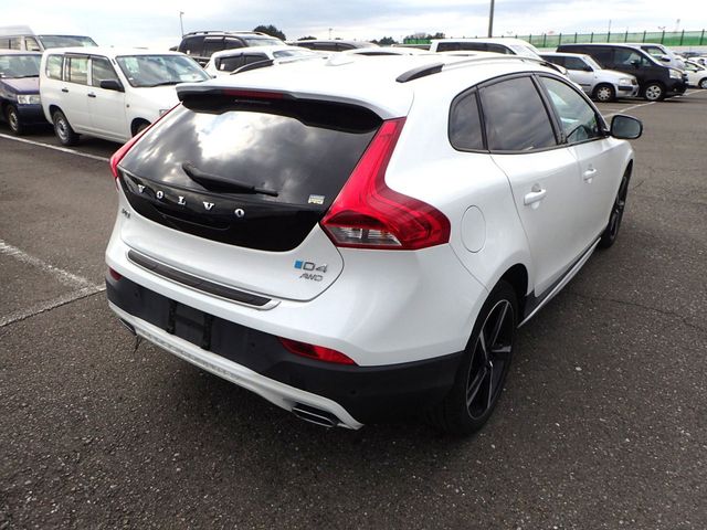 Image for 2016 Volvo V40 Cross Country 2.0 D4 CROSS COUNTRY SE LUXURY DIESEL 190 BHP AUTOMATIC // PEARL WHITE METALLIC // FULL LEATHER ELECTRIC SEATS // REVERSING CAMERA // CRUISE CONTROL // LANE ASSIST // TOP SPEC // AA APPROVED 2026