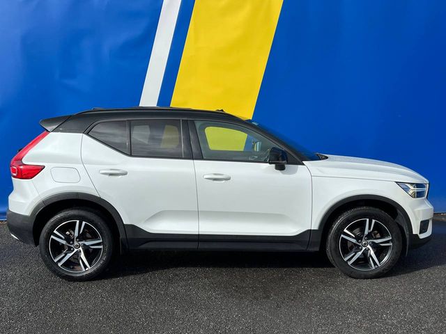 Image for 2019 Volvo XC40 XC40 R-DESIGN 2.0D AUTO // TILT & SLIDE PAN ROOF // LEATHER HEATED SEATS // HARMAN/KARDON SOUND SYSTEM