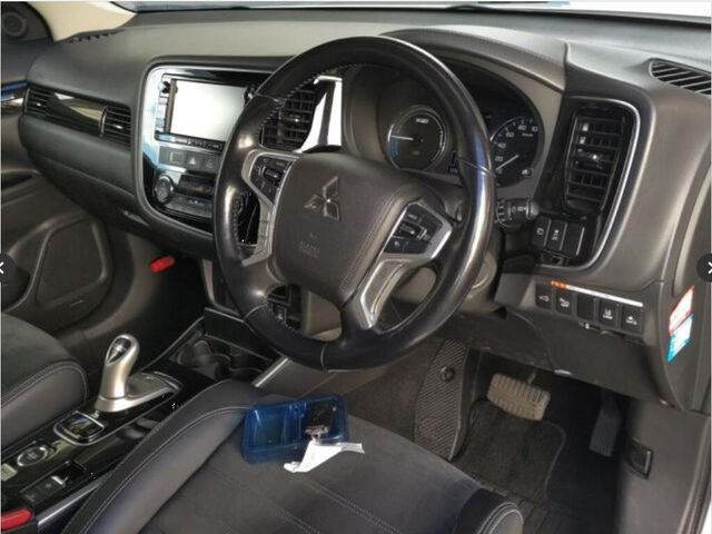 Image for 2018 Mitsubishi Outlander COMING IN THE NEW YEAR ! Hybrid Plug in Jeep . 