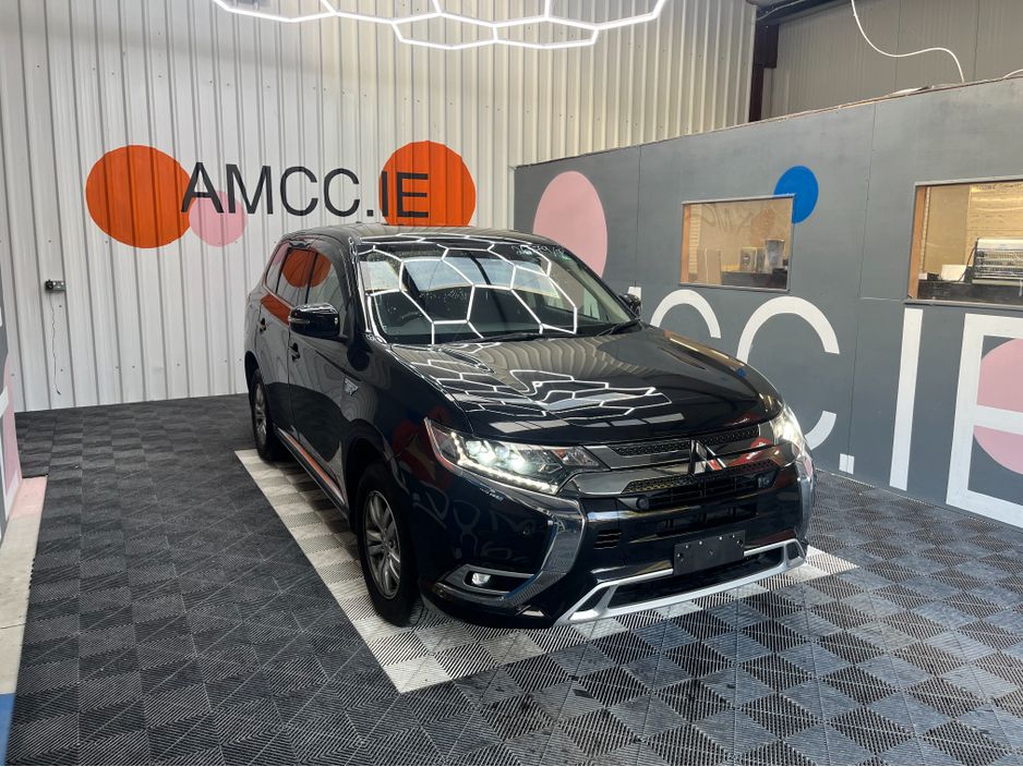 Image for 2020 Mitsubishi Outlander 2020 MITSUBISHI OUTLANDER PHEV 2.4L PETROL HYBRID / 48K KMS / HEATED SEATS, REVERSE CAMERA & MORE