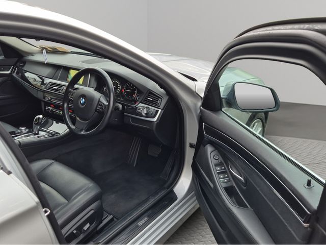 Image for 2016 BMW 5 Series 520d SE AUTOMATIC * SILVER / BLACK LEATHER * LOW KMS * SAT NAV * SERVICE HISTORY * BEST AVAIABLE * 